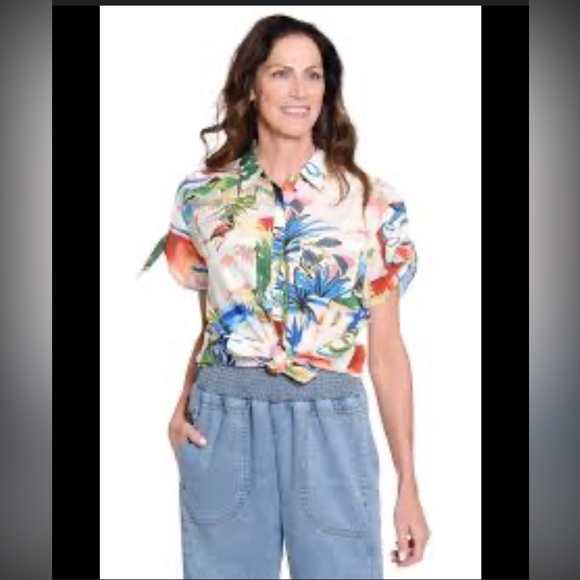 Tru Luxe Jeans Tops - Tru Luxe Jeans Tropical Print Blouse